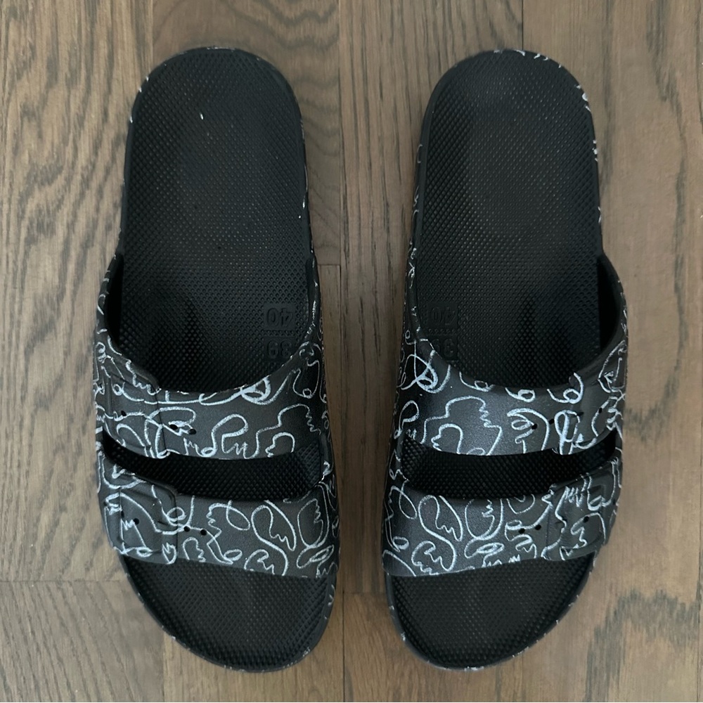 Freedom Moses Illustrated Vegan Waterproof Sandals Black White Size 39/40 9/10